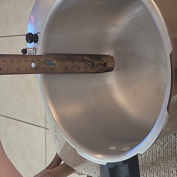 IMUSA Stovetop Aluminum Pressure Cooker - Picture 12 of 12